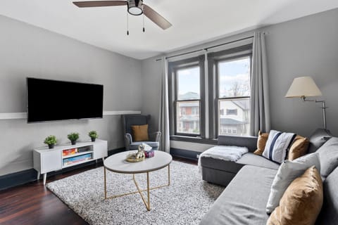 Communal lounge/ TV room, TV and multimedia, Living room, Seating area, Evening entertainment, fireplace