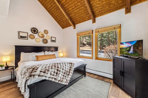 Creekside Suites 02 by Estes Park Condos Apartment in Estes Park