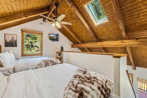 Creekside Suites 02 by Estes Park Condos Apartment in Estes Park