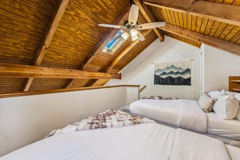 Creekside Suites 02 by Estes Park Condos Apartment in Estes Park