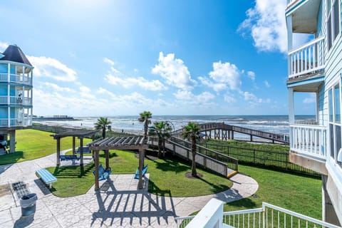 A Beachside Retreat Apartment in Galveston Island