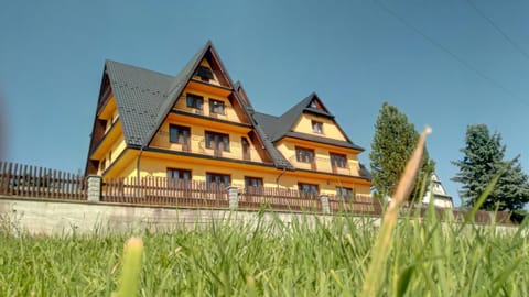 Property building, Spring, Day, Garden, Garden view