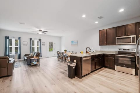 Summer by the Sound House in Alabama