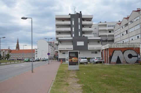 Facade/entrance, Off site