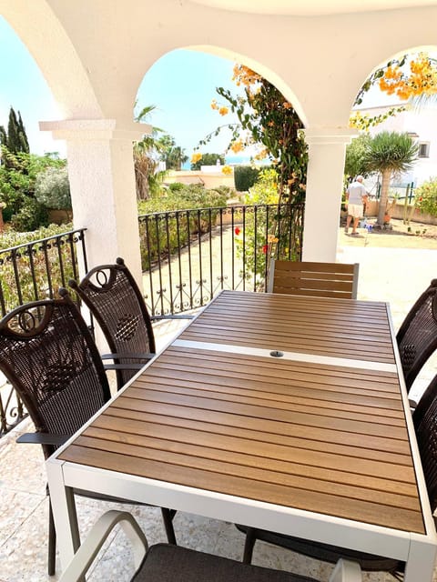 View (from property/room), Balcony/Terrace, Dining area