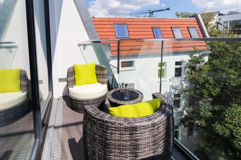 Patio, View (from property/room), Balcony/Terrace, Decorative detail, Seating area