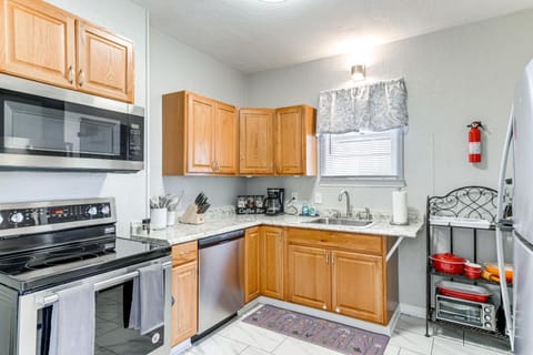 New York Vacation Rental about 1 Mi to Niagara Falls! House in Niagara Falls