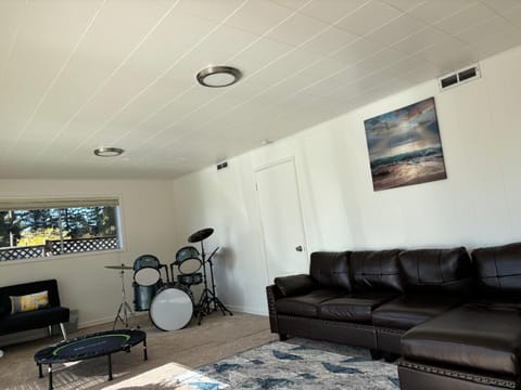 Music suite of single house first floor Bed and Breakfast in Redmond