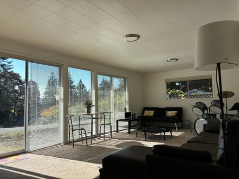 Music suite of single house first floor Bed and Breakfast in Redmond