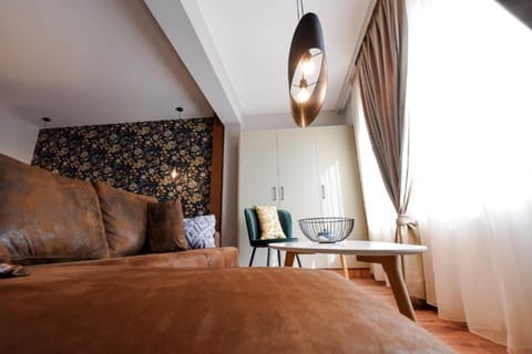 Bed, Living room, Photo of the whole room, Seating area, Bedroom