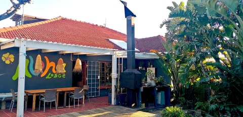 Property building, Patio, Spring, BBQ facilities, Garden