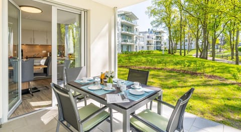Balcony/Terrace, Dining area, Garden view