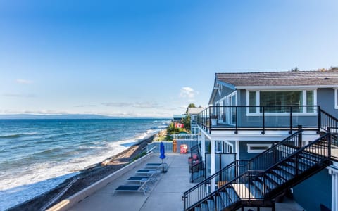 Property building, Day, Natural landscape, View (from property/room), Balcony/Terrace, Beach, Sea view
