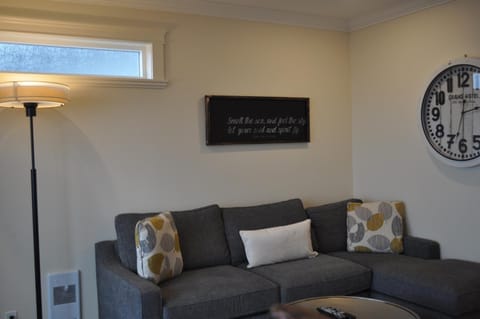 Qualicum Beach Ocean Suites Apartment hotel in Qualicum Beach