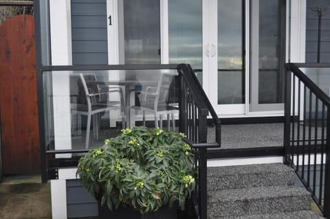 Qualicum Beach Ocean Suites Apartment hotel in Qualicum Beach