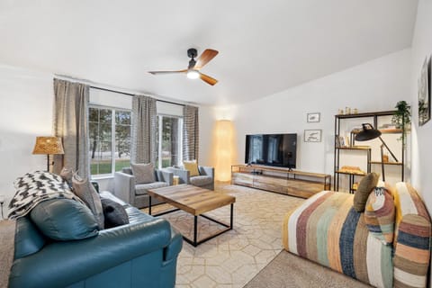 Black Moose - Pet friendly - Trailer parking - Wood stove - Single level House in McCall