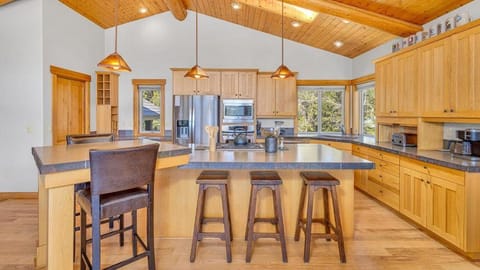 Pony Express 7 House in Three Rivers