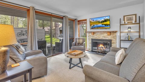 TV and multimedia, Living room, Seating area