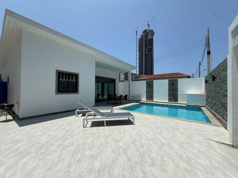 Balcony/Terrace, Swimming pool, sunbed