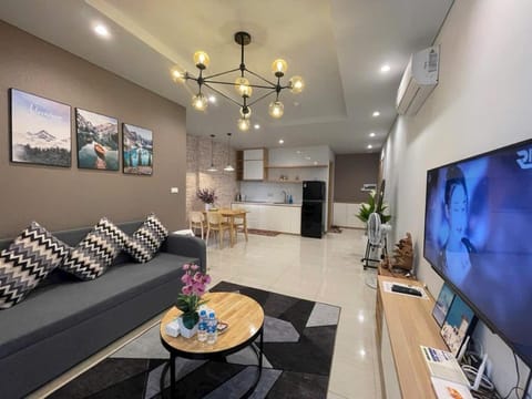 TV and multimedia, Kitchen or kitchenette, Living room, Seating area, Dining area