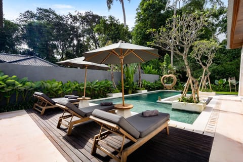 Pool view, Swimming pool, sunbed