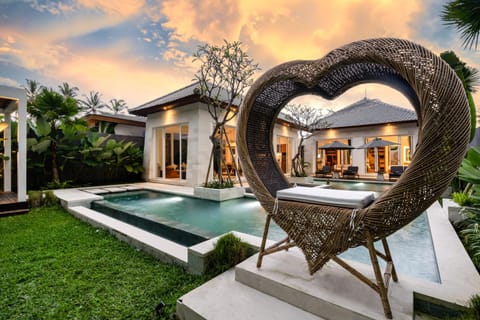 Property building, Decorative detail, Seating area, Pool view, Swimming pool, Swimming pool