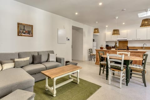Kitchen or kitchenette, Living room, Dining area