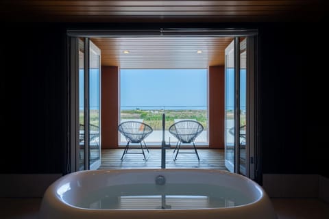 Natural landscape, Hot Tub, Bathroom, Sea view