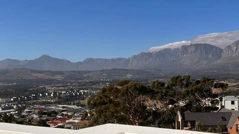 Balcony/Terrace, Mountain view