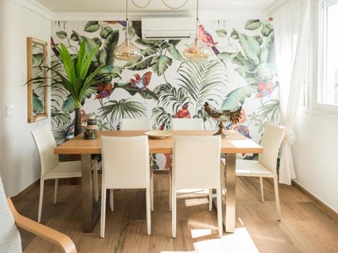 Living room, Seating area, Dining area, air conditioner