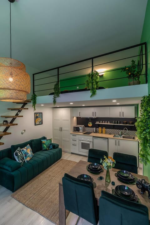 Seating area, Dining area
