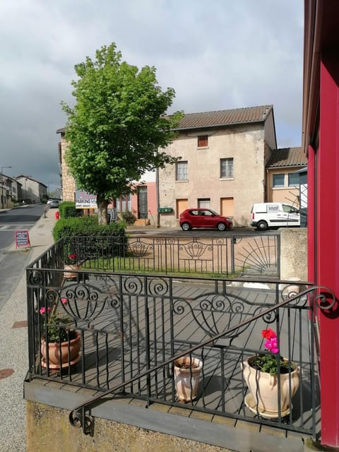 Balcony/Terrace, Street view