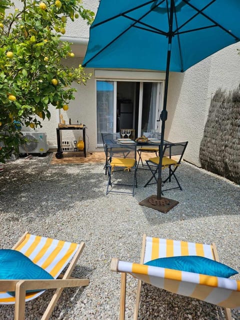 Garden, Dining area, sunbed