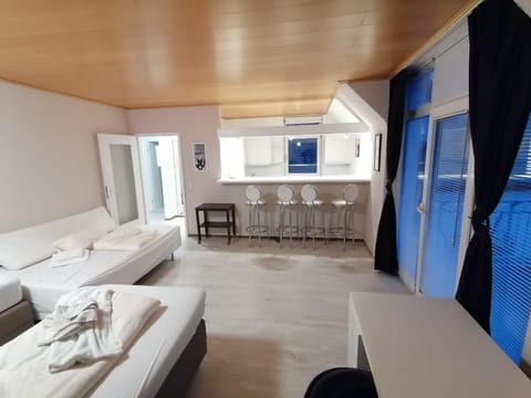 Balcony/Terrace, Photo of the whole room, Seating area, Dining area