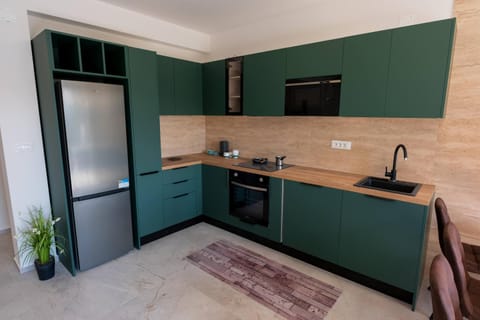 Kitchen or kitchenette, pet friendly, stove