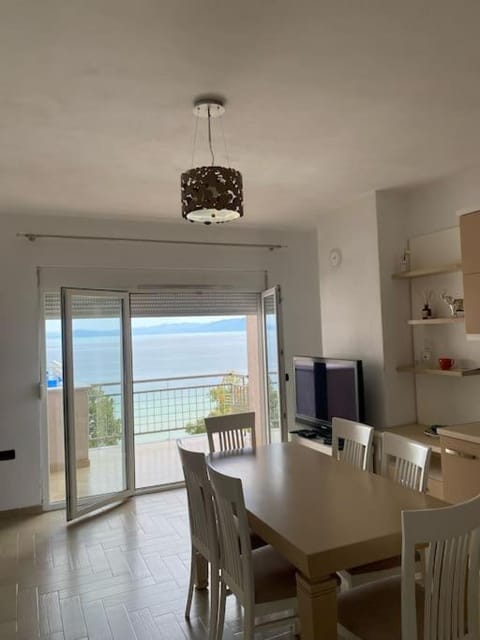 View (from property/room), Balcony/Terrace, Dining area