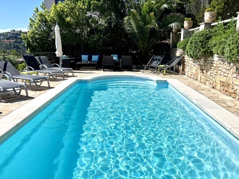 Swimming pool, sunbed