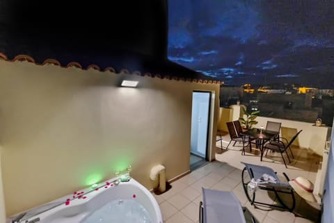 Patio, Night, Natural landscape, Hot Tub, View (from property/room), Balcony/Terrace