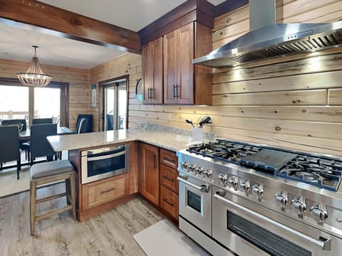 Falcons Landing House in Deep Creek Lake