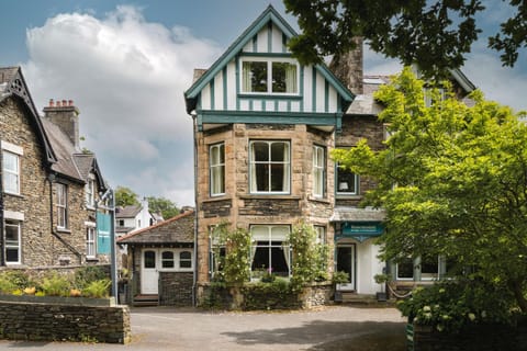 Property building, Day, Neighbourhood, Street view