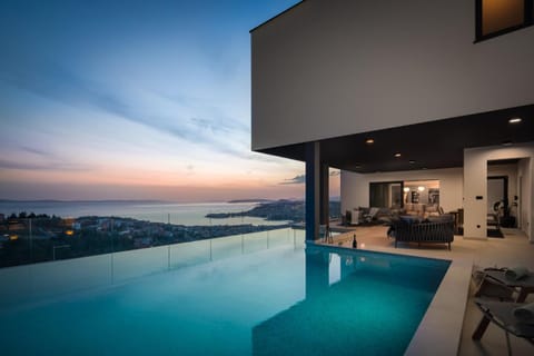 Sea view, Swimming pool