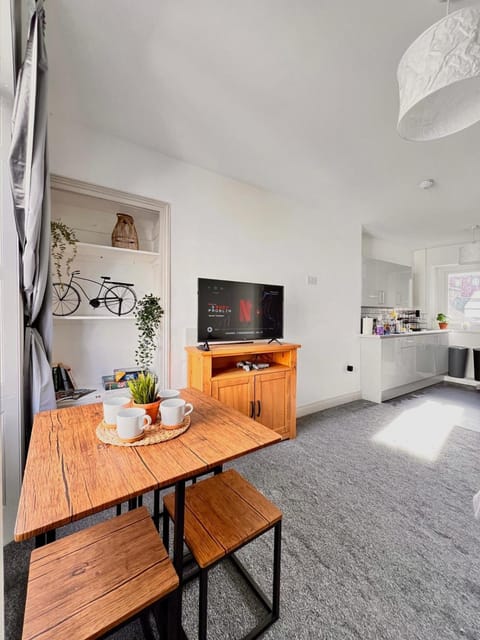 TV and multimedia, Living room, Dining area