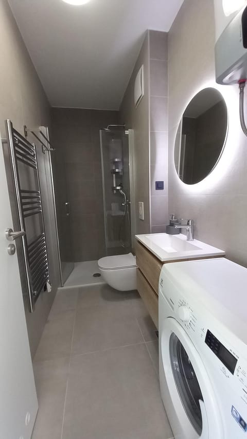 Shower, Toilet, Bathroom, washing machine