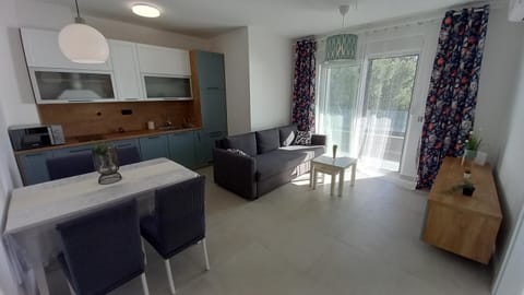 Kitchen or kitchenette, Living room, Seating area, Dining area, minibar, pet friendly, stove