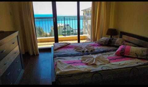 Bed, Bedroom, Sea view, towels