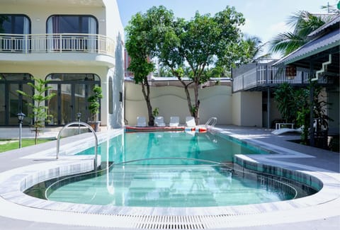 Swimming pool
