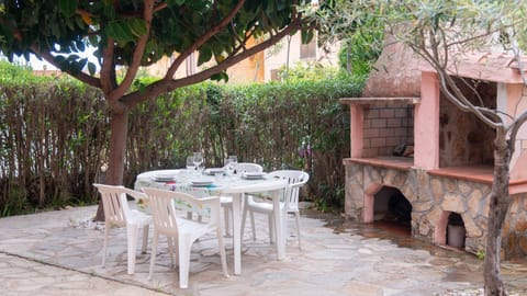 Property building, Patio, Spring, Day, Garden, Other, Dining area, Garden view