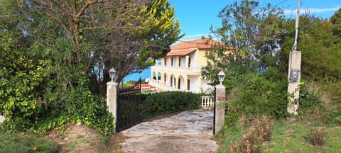 Property building, Natural landscape, Garden