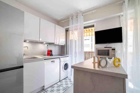 TV and multimedia, Coffee/tea facilities, Kitchen or kitchenette, dishwasher, oven, pet friendly, stove