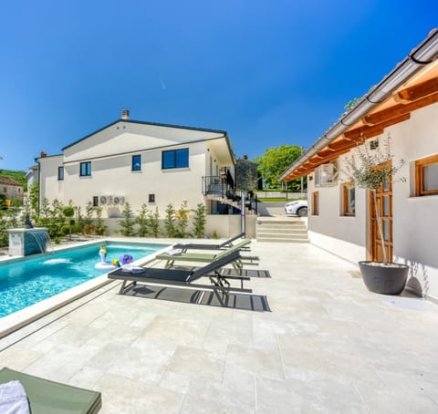 Property building, Swimming pool